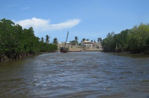Reaching Siyu at low tide with dhow on the banks-copyright picture Maya Mangat.