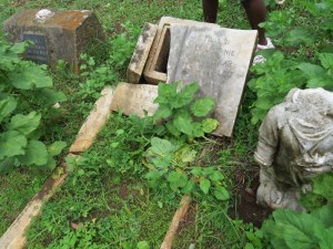 Tombstone of Dutch settler who built the spire - decapitated Copyright Maya Mangat