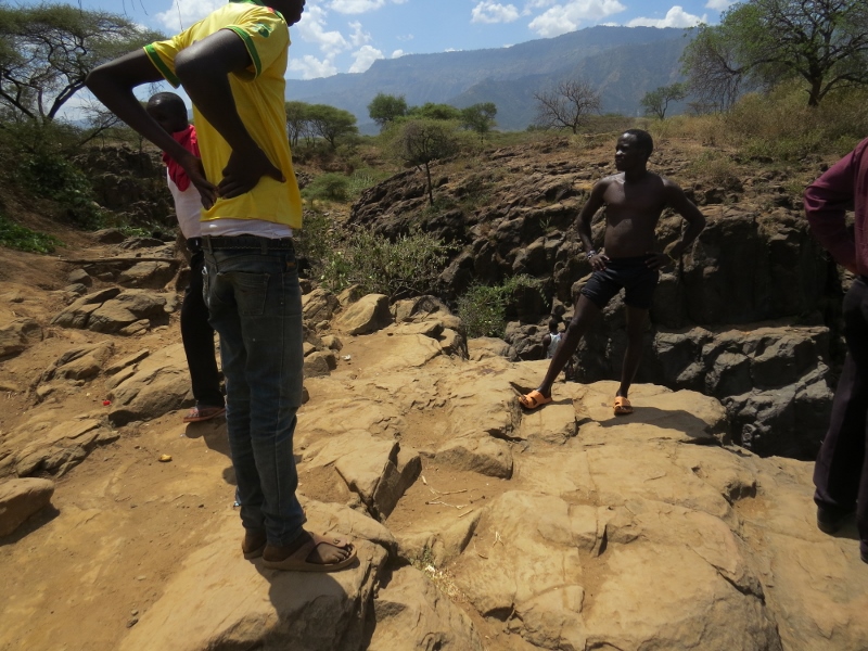 Daring divers at Cheploge Gorge preparing for dives. Copyright Rupi Mangat