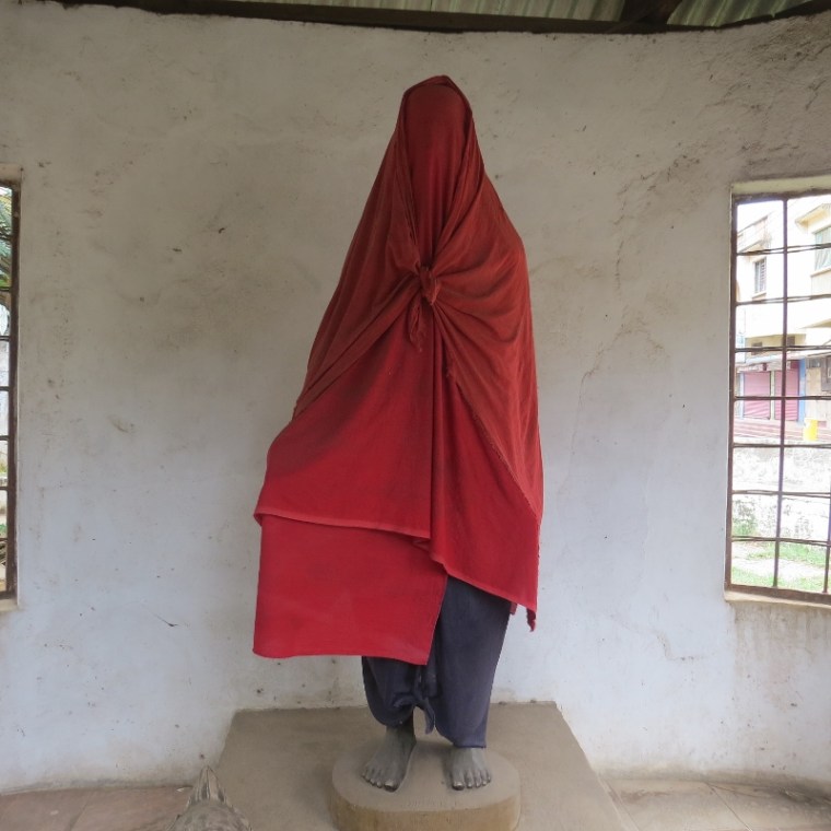 IMG_046Mekatilili wa Menza, the fiery crusader against colonial rule. Statue in Malindi town square Copyright Rupi Mangat 0 (800x800)