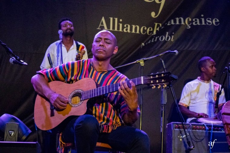 Girum Mezmur, the Ethiopian jazz guitarist - courtesy Alliance Française (800x533)