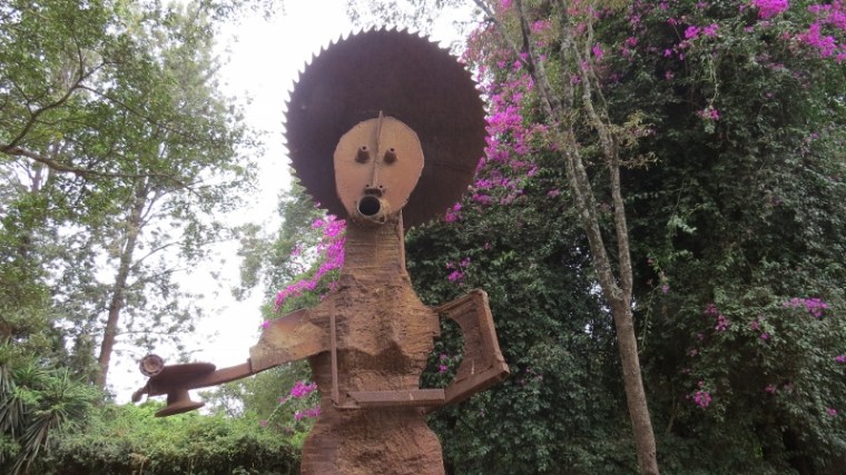 WOMAN AT THE GATE by Francis Nnaggenda at Murumbi Memorial.Copyright Rupi Mangat (800x450)