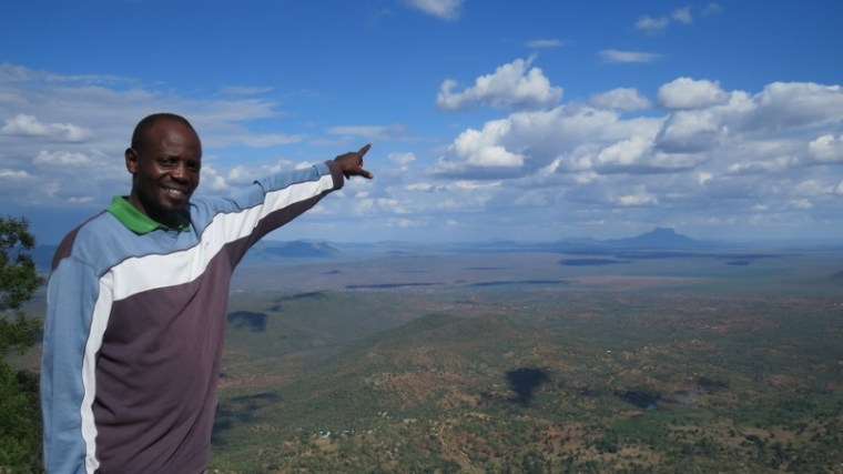 Mkombola on Mwachora loking at Kasiau on the plains of Taita Copyright Rupi Mangat (800x450)