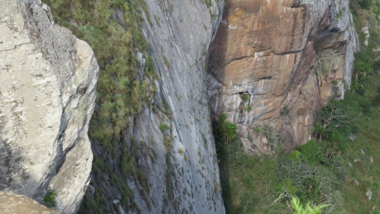 Mwachora cliff face - a long fall down Copyright Rupi Mangat (800x450)
