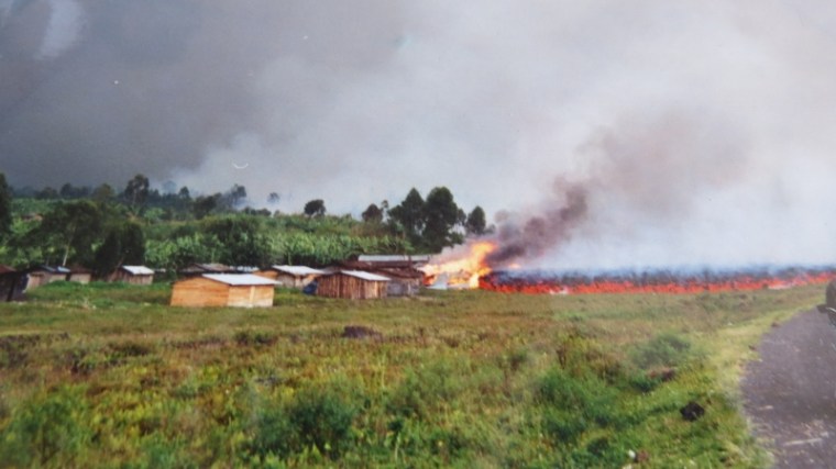 2002 Nyiragngo lava near Goma.. Courtest Bantou Mangat (800x450)