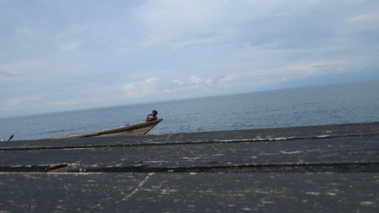 Local Congolese fisher on Lake Kivu at Goma.. Copyright Rupi Mangat (800x450)
