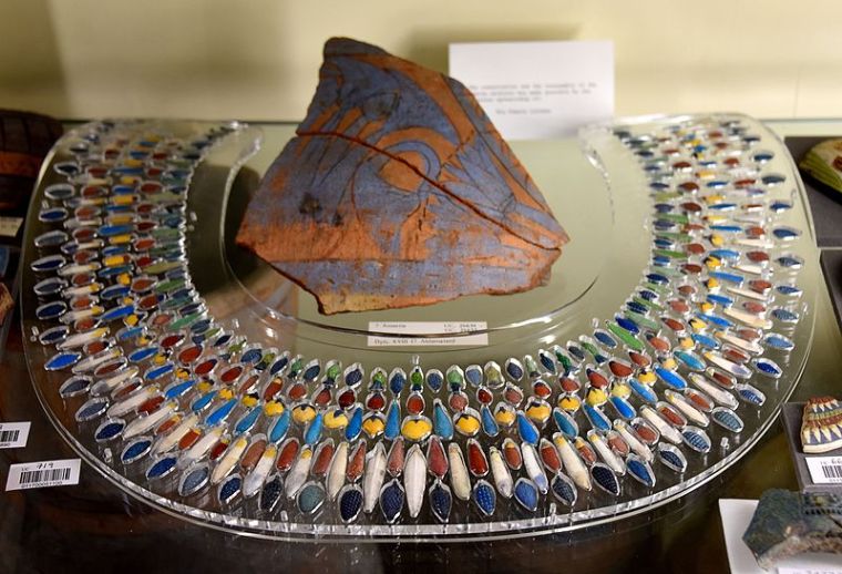 Amarna_necklace._Faience,_8_rows_of_beads._The_11th_turquoise_bead_on_the_right_bears_the_cartouche_of_Akhenaten._From_Amarna,_Egypt._18th_Dynasty._The_Petrie_Museum_of_Egyptian_Archaeology,_London