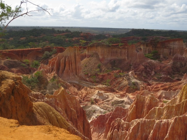 Hell's Kitchen, a natural soil erosion in Dakatcha wodland near Malindii Copyright Rupi Mangat (800x600)