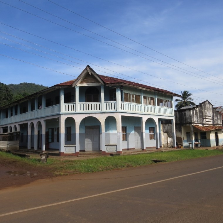 A stately house in old Korogwe Tanzania. Copyright Rupi Mangat (800x800)