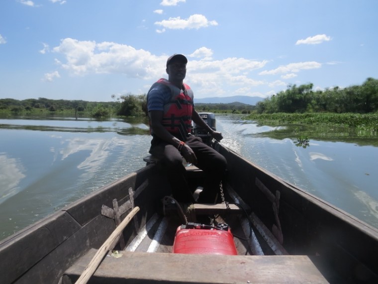Sailing to Ziwani Island House on Lake Naivasha. copyright Rupi Mangat (800x600)