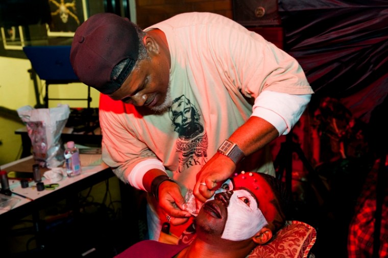 Teddy Mitchener at Alliance Francaise crafting one of his masks. Copyright Teddy Mitchener (800x533)