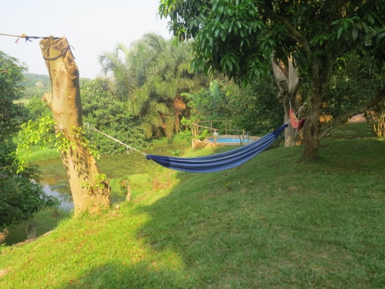 Garden at Via Via Entebbe. Copyright Rupi Mangat (800x600)